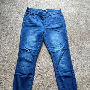 NWOT Cello pull-on skinny jeans, size L